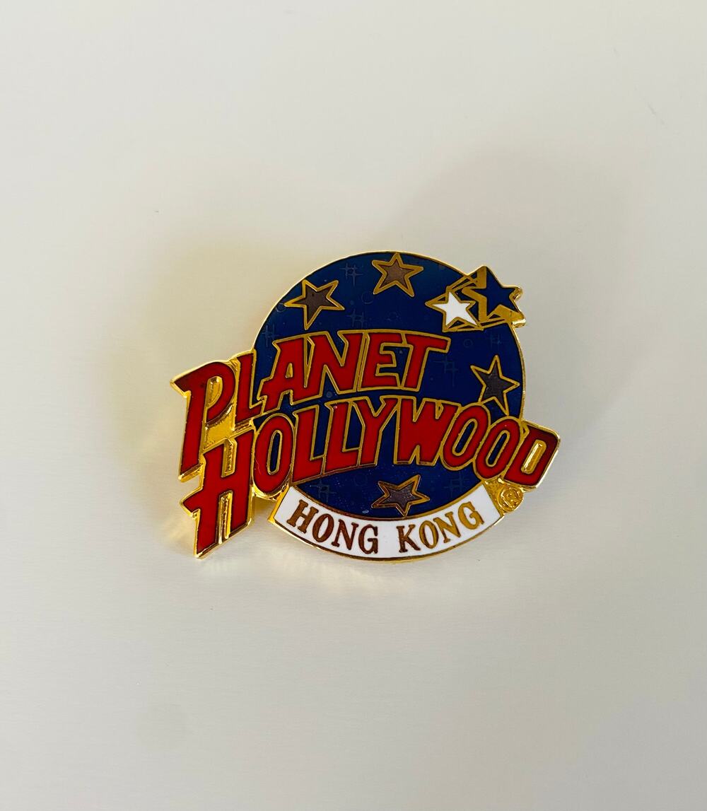 VINTAGE 1990s Planet Hollywood Hong Kong Asia Classic Globe Gold Lapel Pin